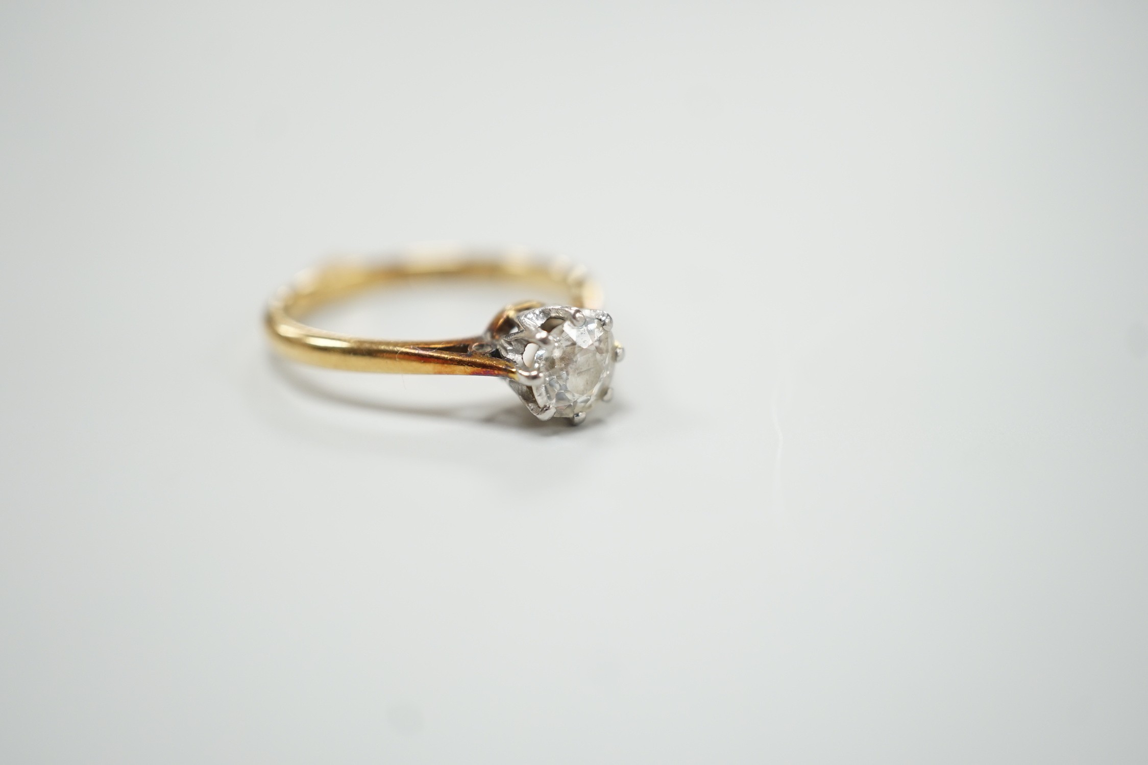 An 18ct, plat and solitaire diamond set ring, size J/K, gross weight 2.2 grams